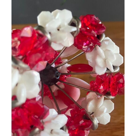 Vintage Safety Pin Doll Red White Beaded Handmade Figurine 4.5” Midcentury - Picture 2 of 7